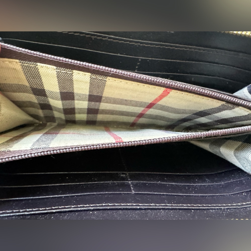 Burberry Textured Brown Leather Wallet with Gold Accent - Picture 4 of 6